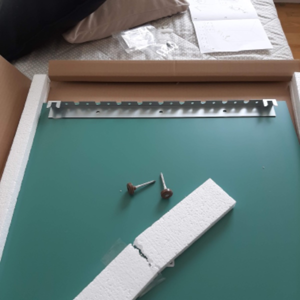 Opsætning af spejl på badeværelse