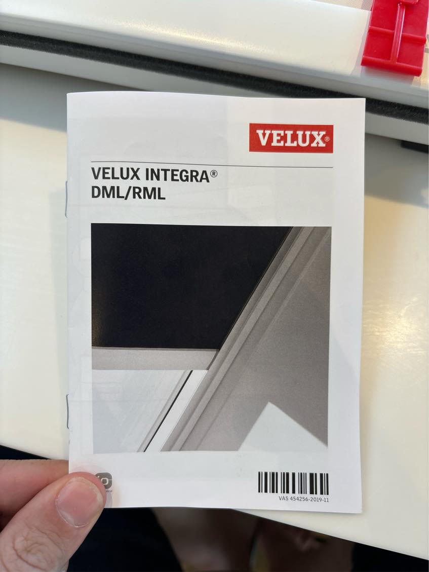 Montere Velux mørklægningsgardin på ovenlysvindue (Velux integra)