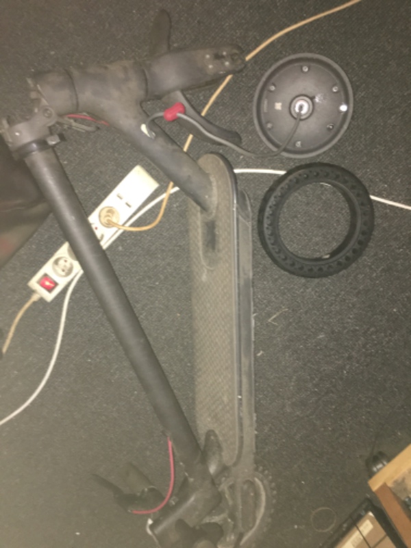 Sat mit punkterings fri hjul på foran hvor motoren er