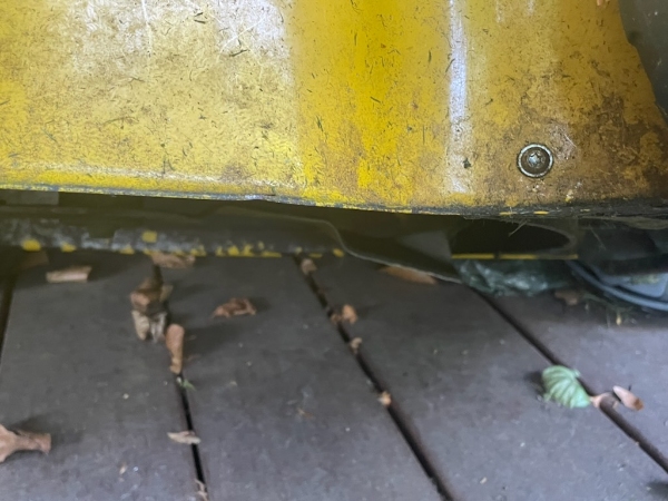 Udskiftning af plæneklipperklinge