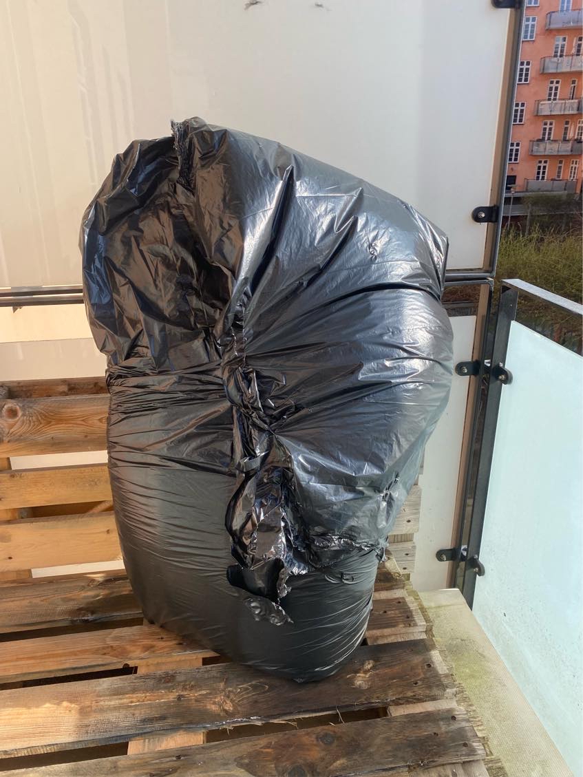 Hjælp med at afhente altan hynder til storskrald