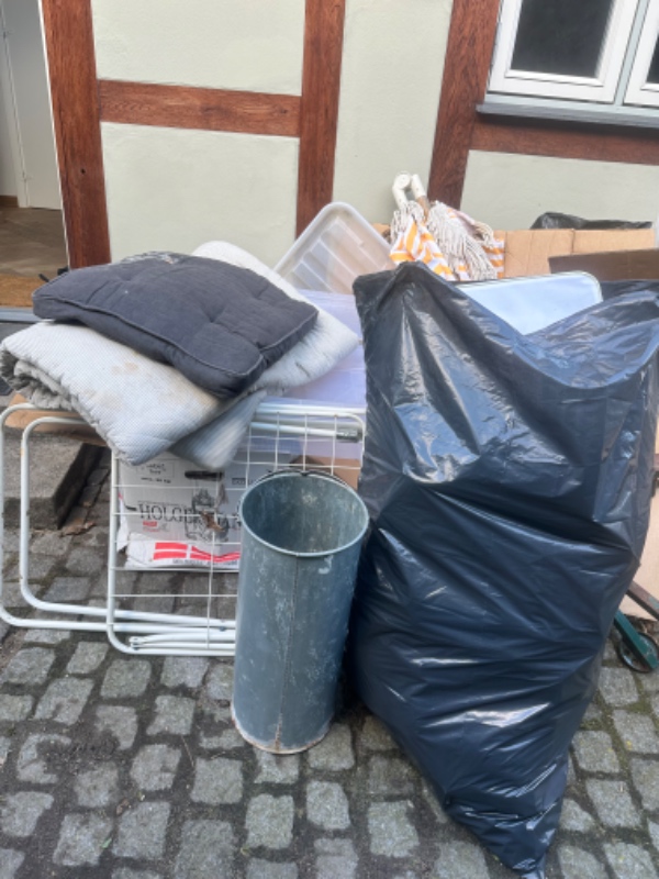 Afhentning af ting til forbrændingen