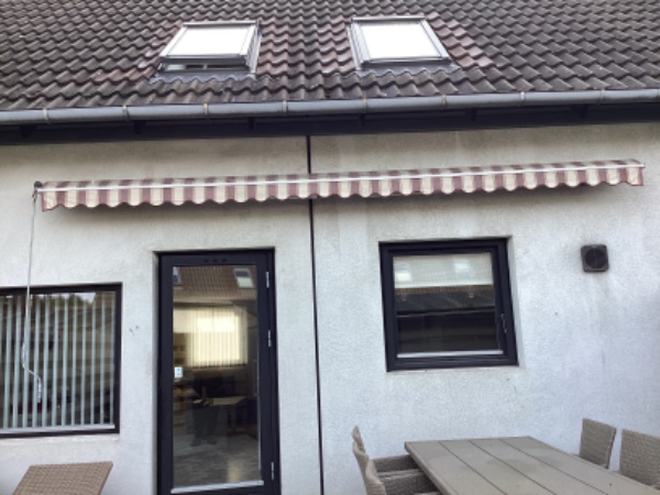 Nedtagning af markise samt montering og opsætning af markise med motor på 450 x 350.