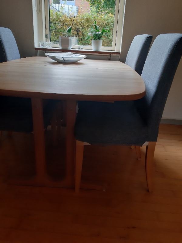 Sæbe behandling af spisebord