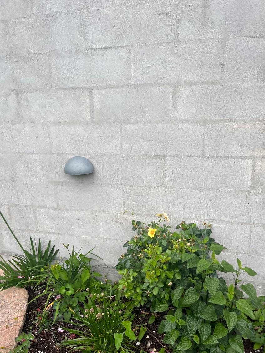 Bore 5 huller i garagemur