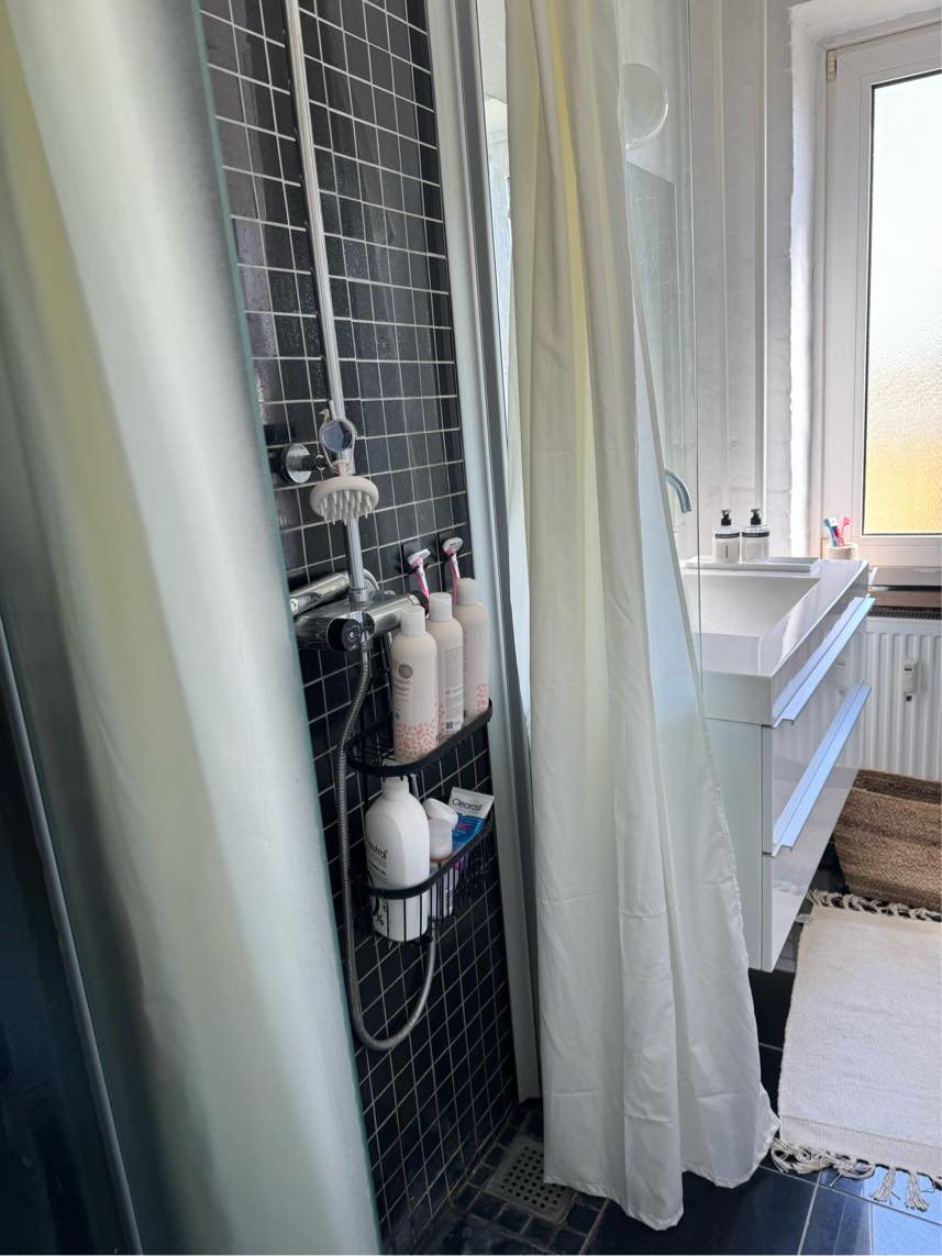 Microcement på lille badeværelse (gulv og brus) ca 6m2