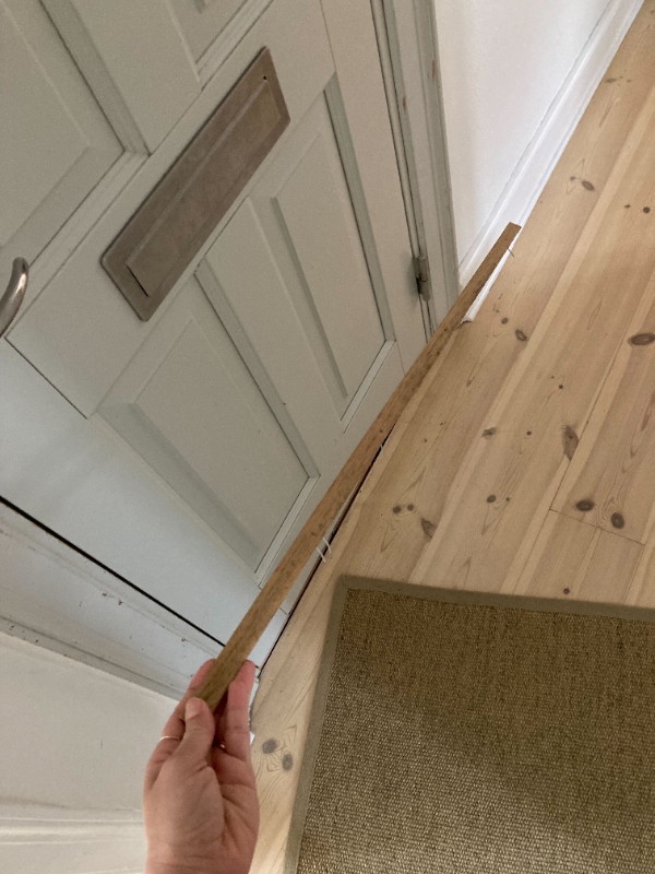 Dørhåndtag og liste til dør