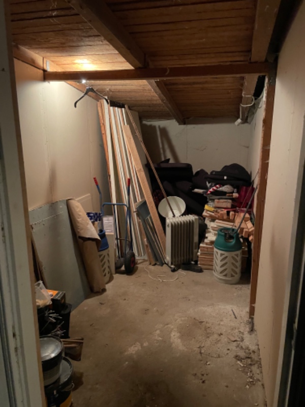 Der skal lægges gulv, beklædning af loft og vægge