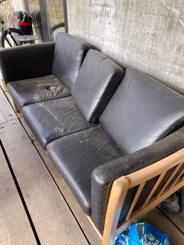 Kørsel af møbler til genbrugsstation