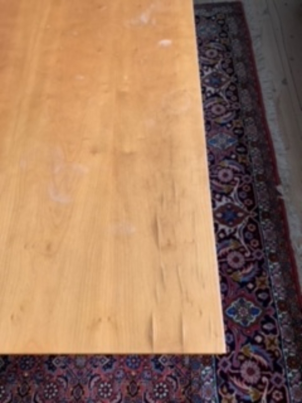 Bordpladen af lakeret finere sofabord 105 x 105, repareres evt. limes linoleum plade