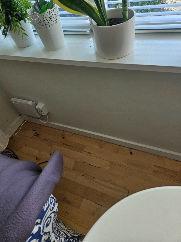 opsætning af internetkabel på væggen