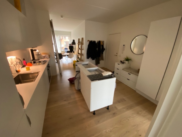 Montering af køkkenø