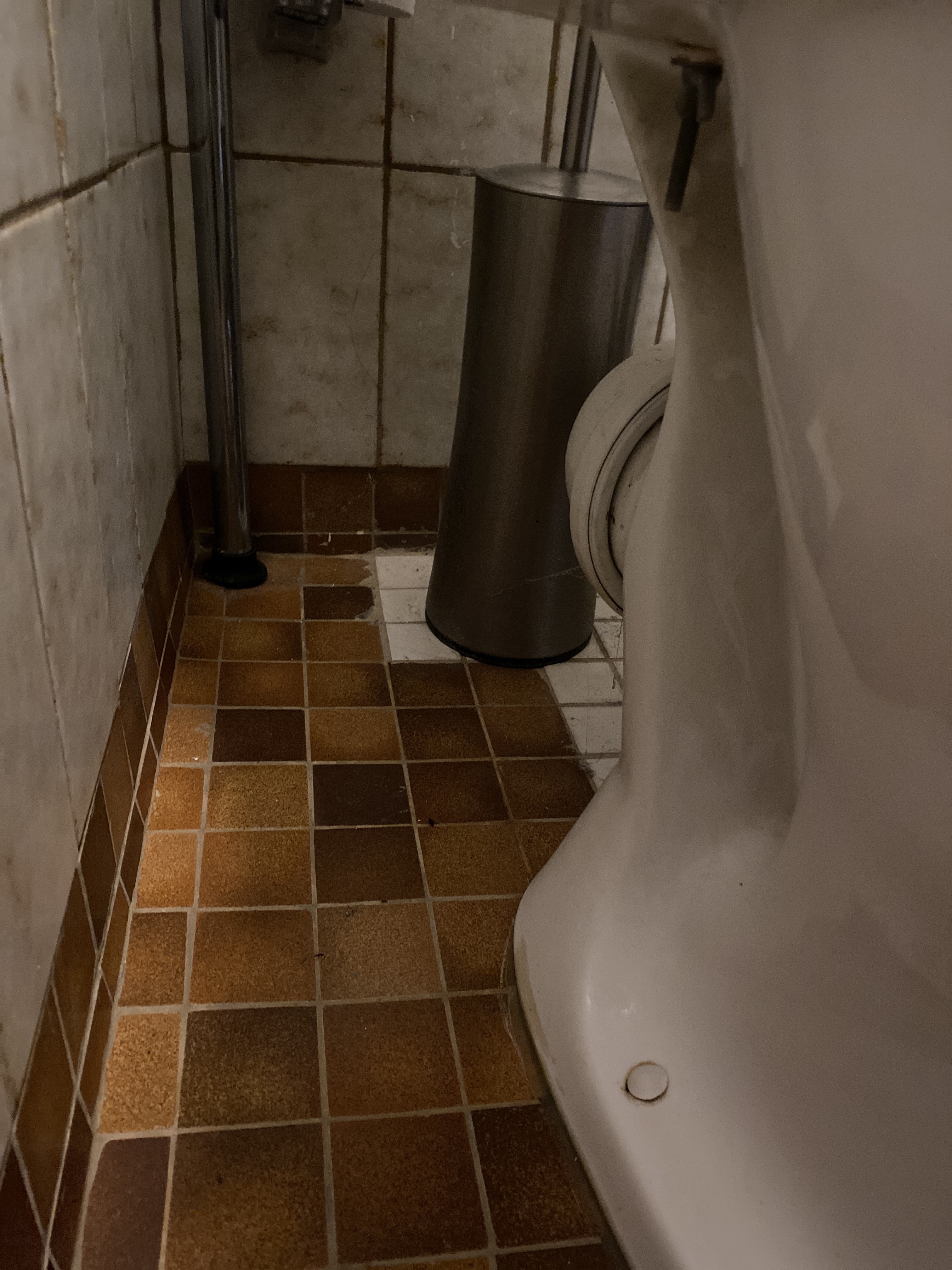 Udskiftning af toilet incl. toilet (kort model med s-lås), montering og bortskaffelse af gammelt toilet