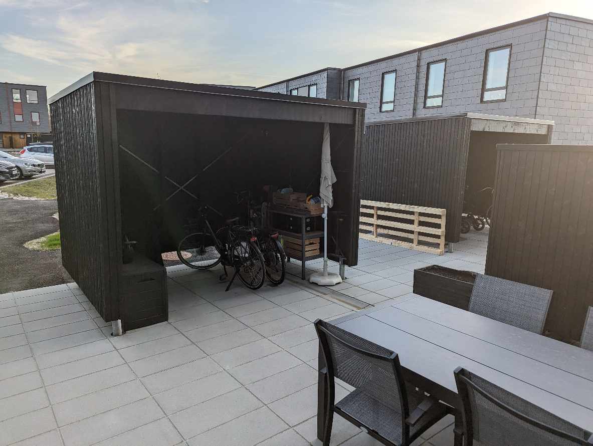 Hegn og lukning af skur