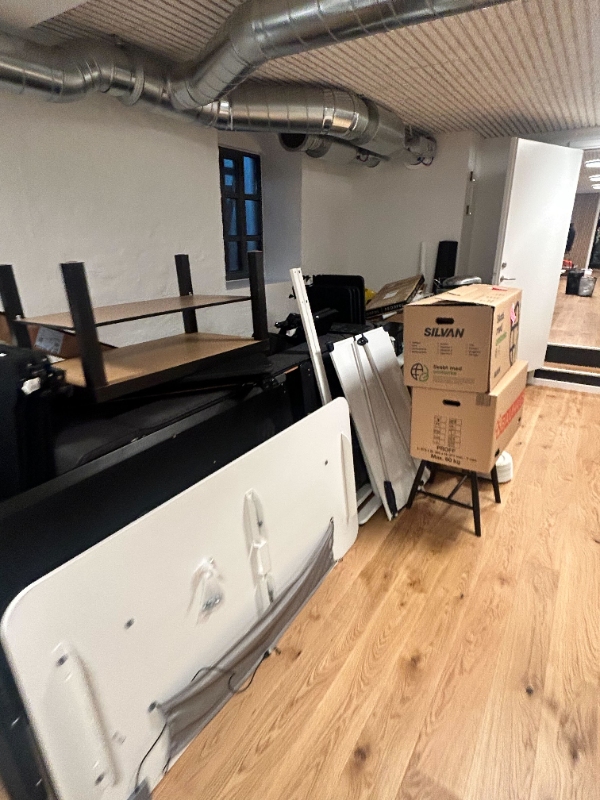 Afhentning af diverse møbler + diverse