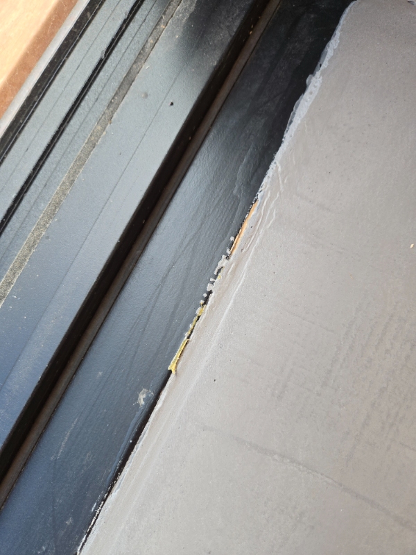 Fuge 250m2 hus langs gulv indvendigt