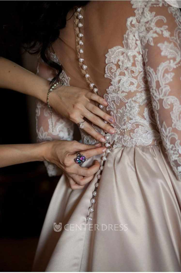 En brudekjole. Sys fra bunden af.