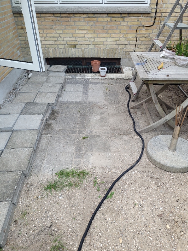 Lægning af fliser i have