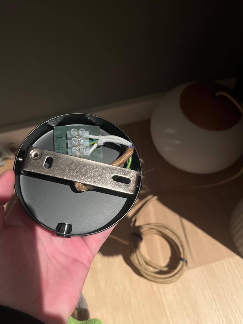 Skift af stikkontakt (lysdæmper) og ophæng af lampe