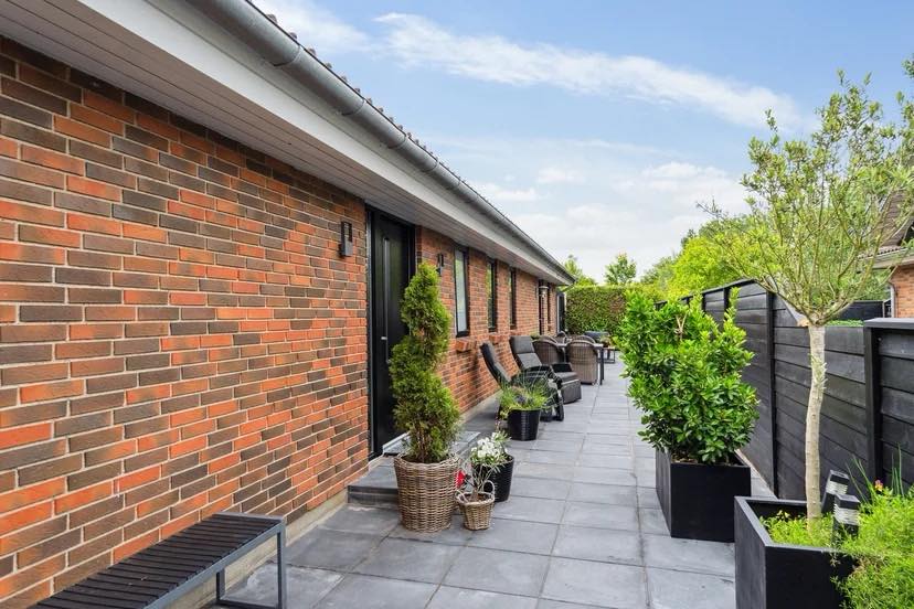 Lave et udhæng - overdækket terrasse