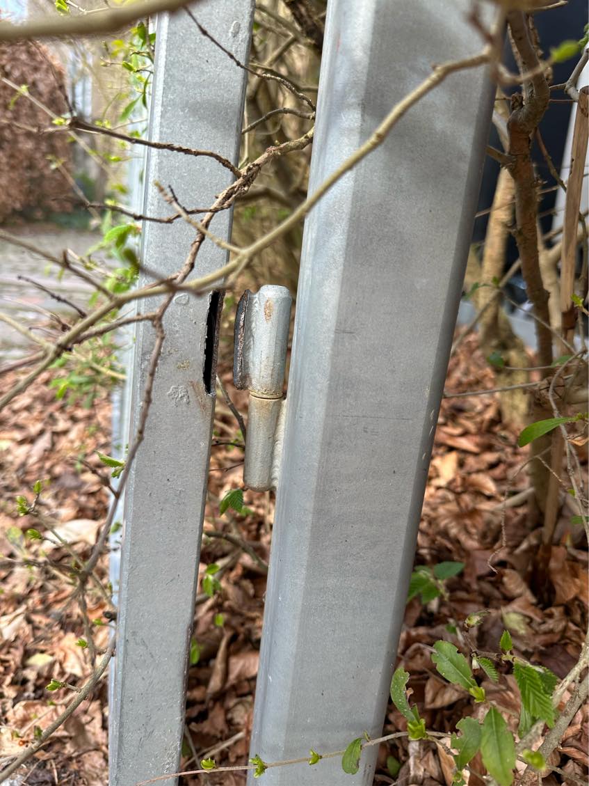 Reparation og svejsning af havelåge