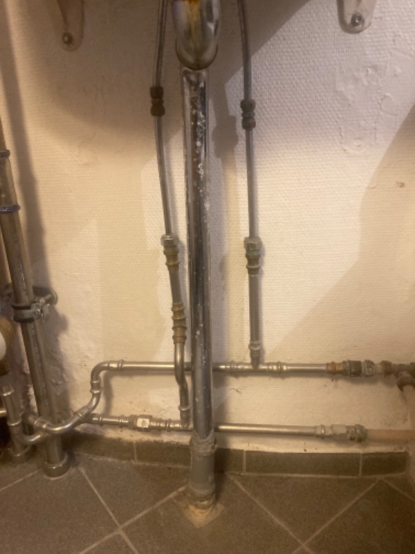 Udskiftning af håndvask og skab