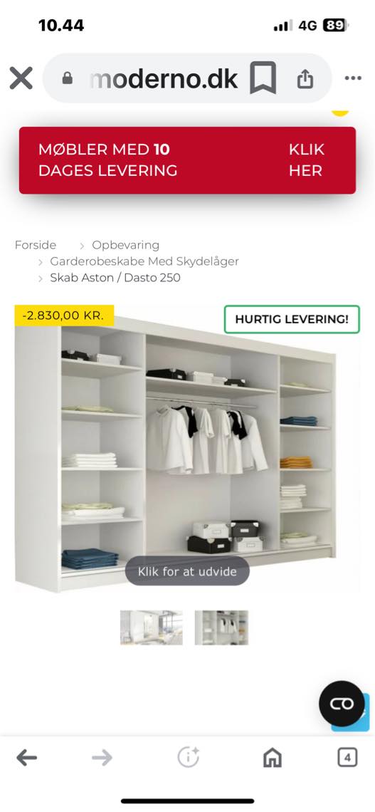 Samlet tre garderobeskabe og et sofabord med skuffe under