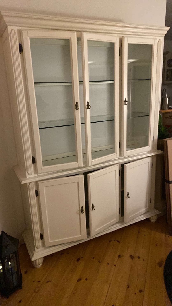 hente to vitrineskabe i Odense C og køre til anden adresse i Odense C