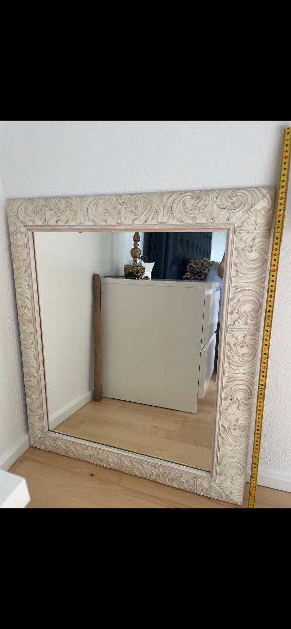 Udskiftning af spejl og rettelse af ophæng på andet spejl