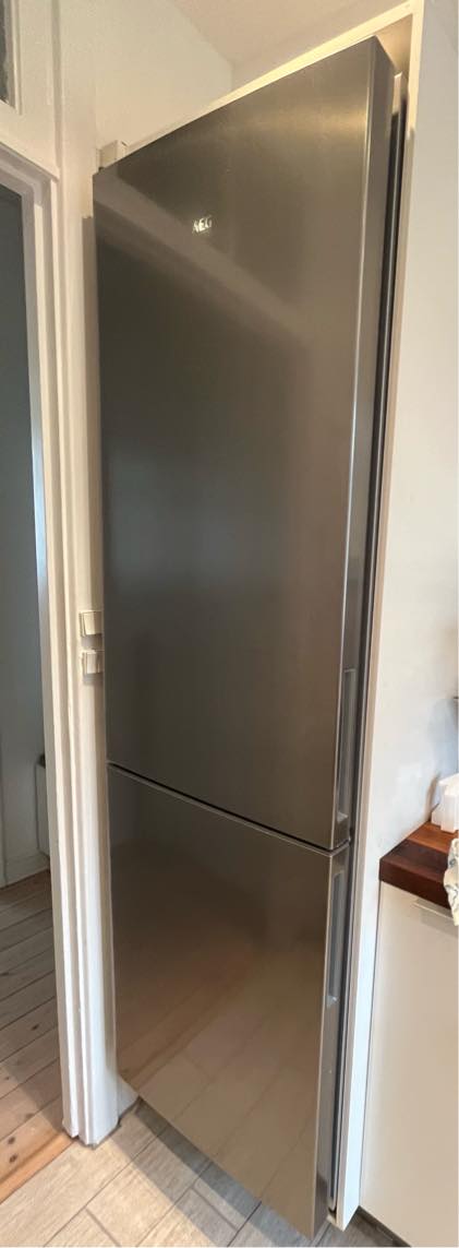 Udskift bundplade i kabinet til køleskab