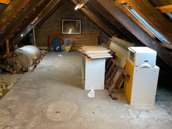 Tømning af loft i ejendom på Østerbro
