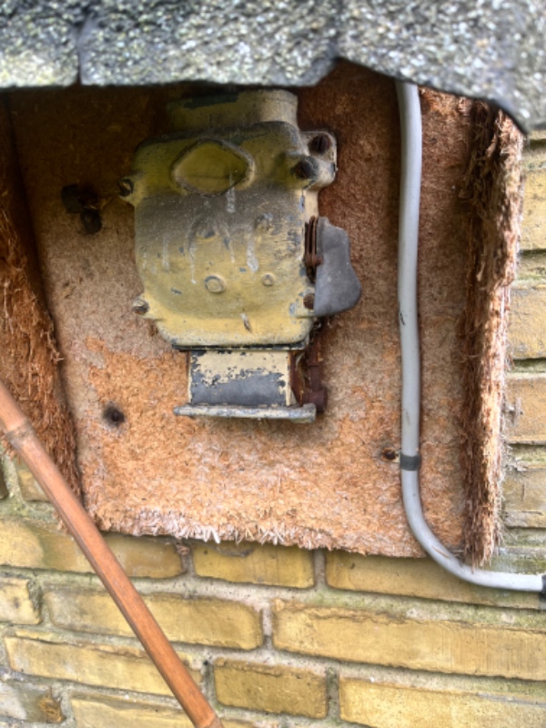 Opsætning af havelåge og oprydning