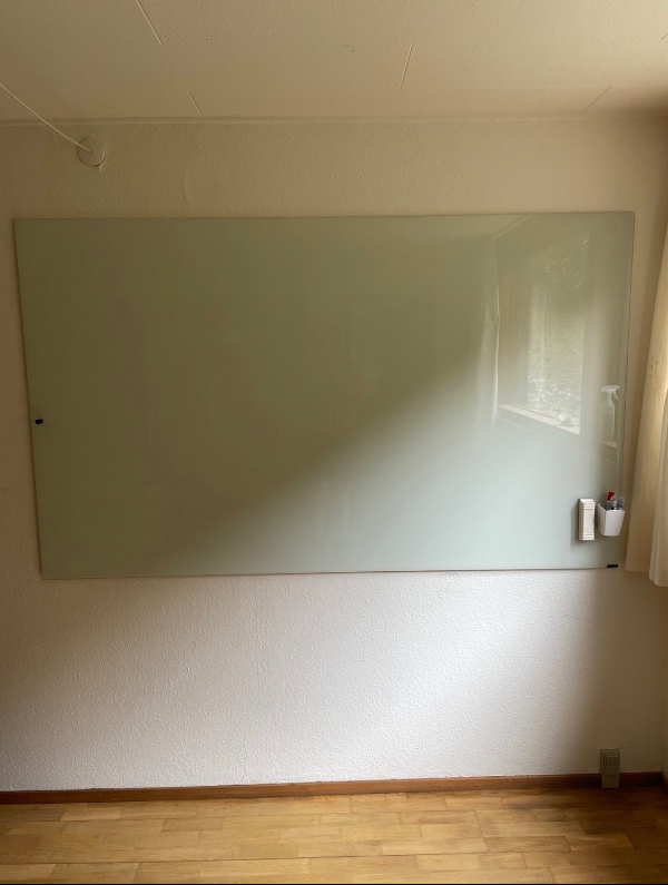 Hjælp til at bære en sofa og et 240 cm x 120 cm chatboard op på 2. Sal