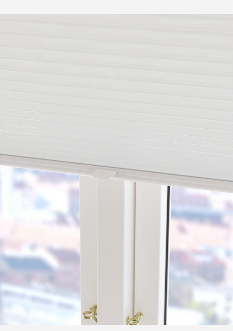 Ophængning og tilpasning af gardiner og persienner