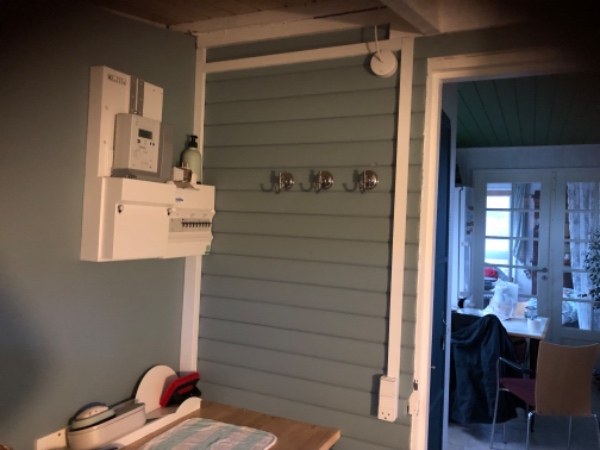 U kompliceret opsætning at tre lamper, samt vandhane lækker ved bordplade, skal sandsynligvis skrue