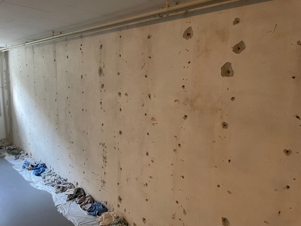 To vægge i kælder skal fuldspartles.