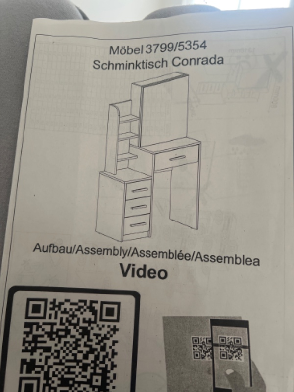 Skal få bygget min sminkebord