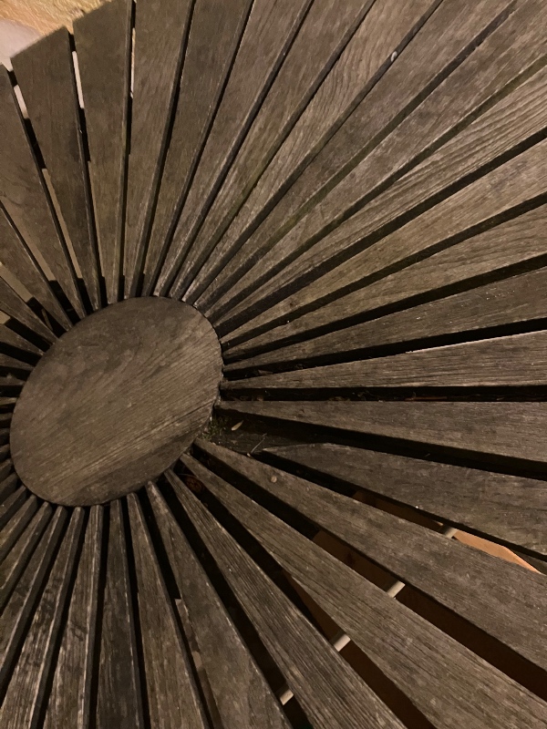 Restaurering af havebord