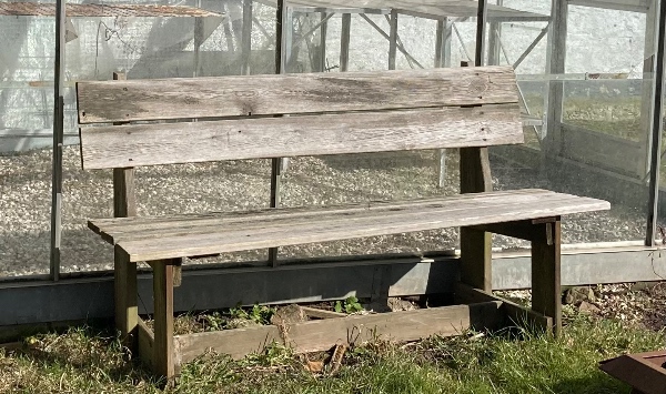 Hjælp til at tømme og køre ting fra en lade væk