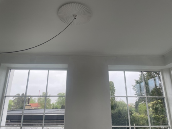 Fugning af altan Loftmaling og reparation Vinduesparti maling Juster havedør Varmepumpekasse Trappereparation Montering af fodliste Fastgør dørhåndtag