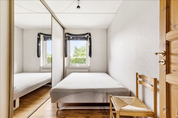 Fjerne tapet, putsning af vægge, filt på vægge, malet, loft  stue, paneler og dørkarme 127 kvm ring