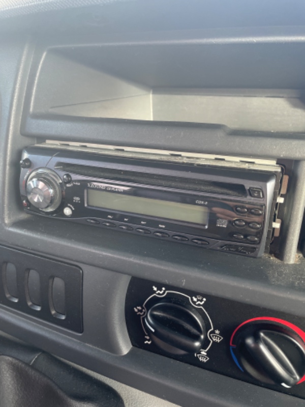 Ny radio med Apple CarPlay i min Renault master fra 2007. Ønsker også to nye højtalere i dørene