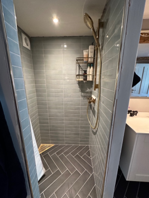 Maling af badeværelse efter nye fliser