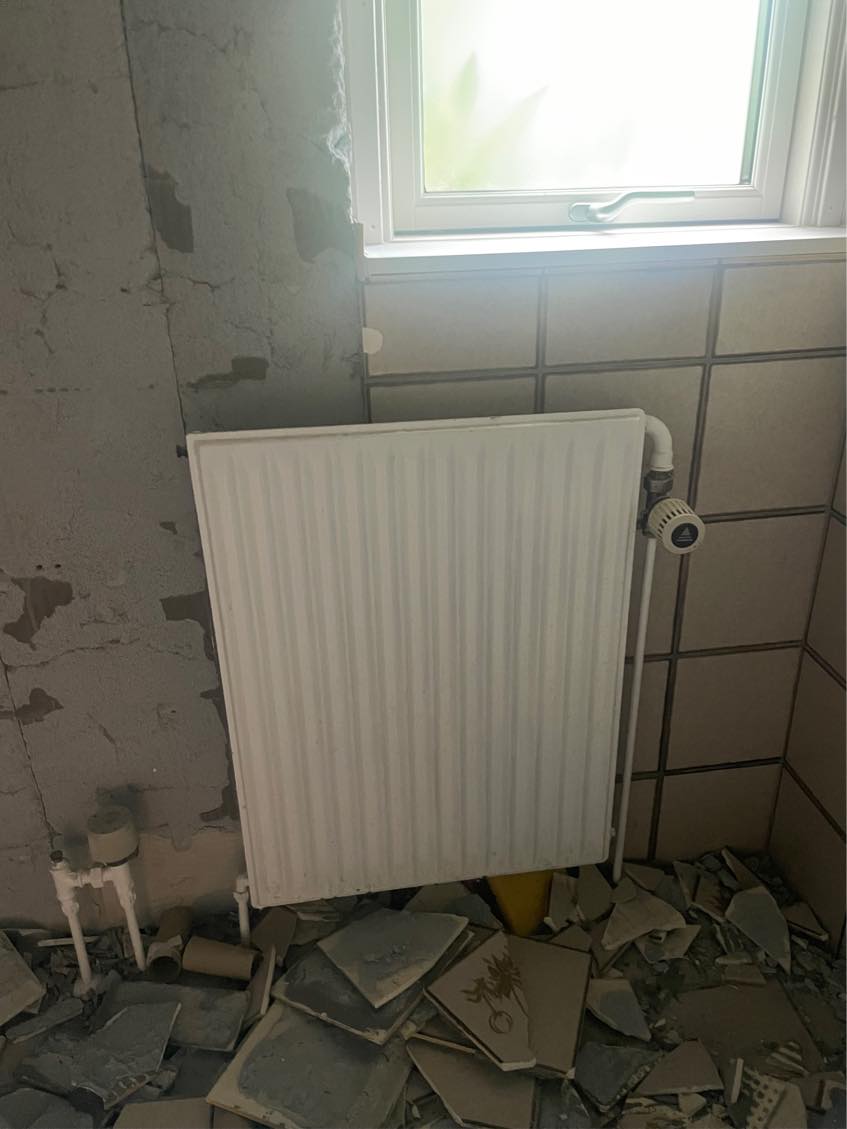 Afmontere og fjerne radiator