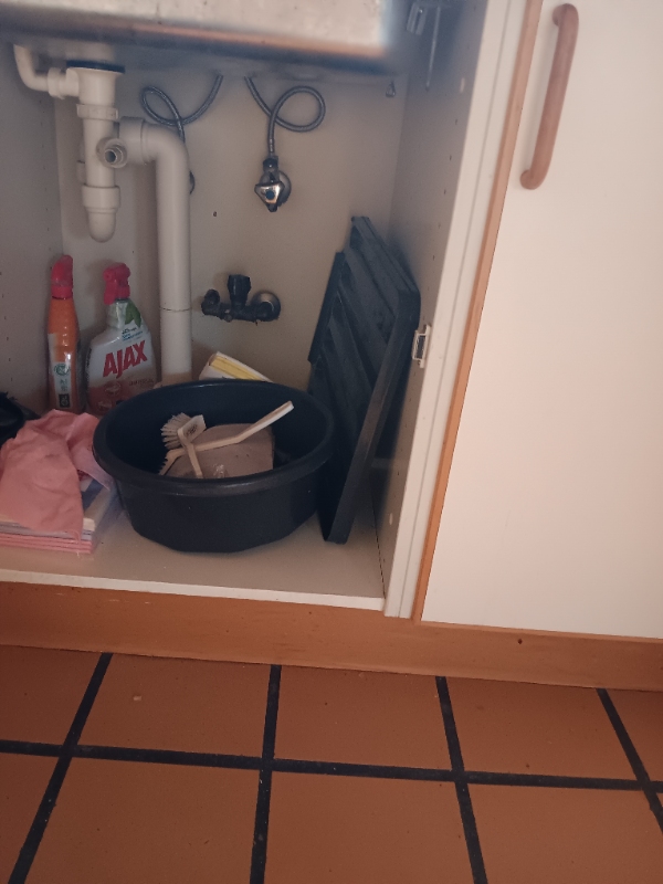 gøre plads til opvaskemaskine