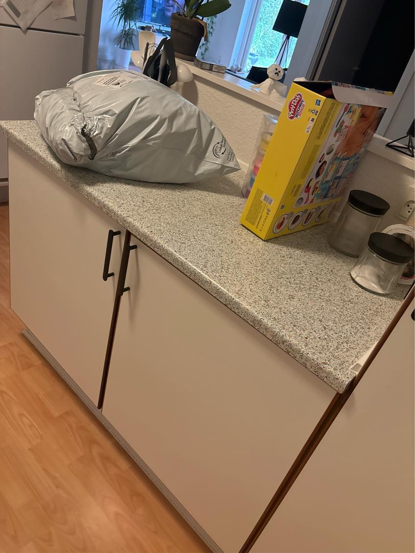 Ny bordplader i køkken og badeværelse