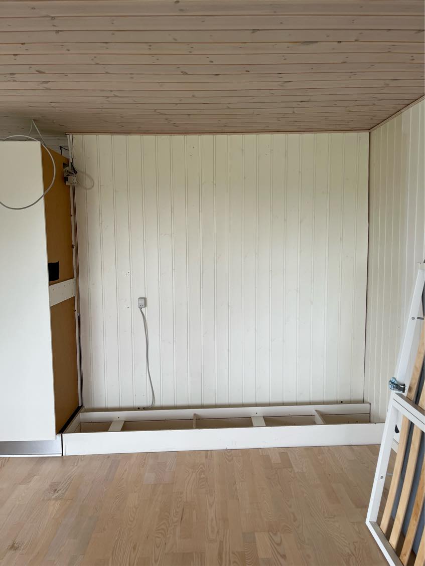 Opsætning af skillevæg til værelse