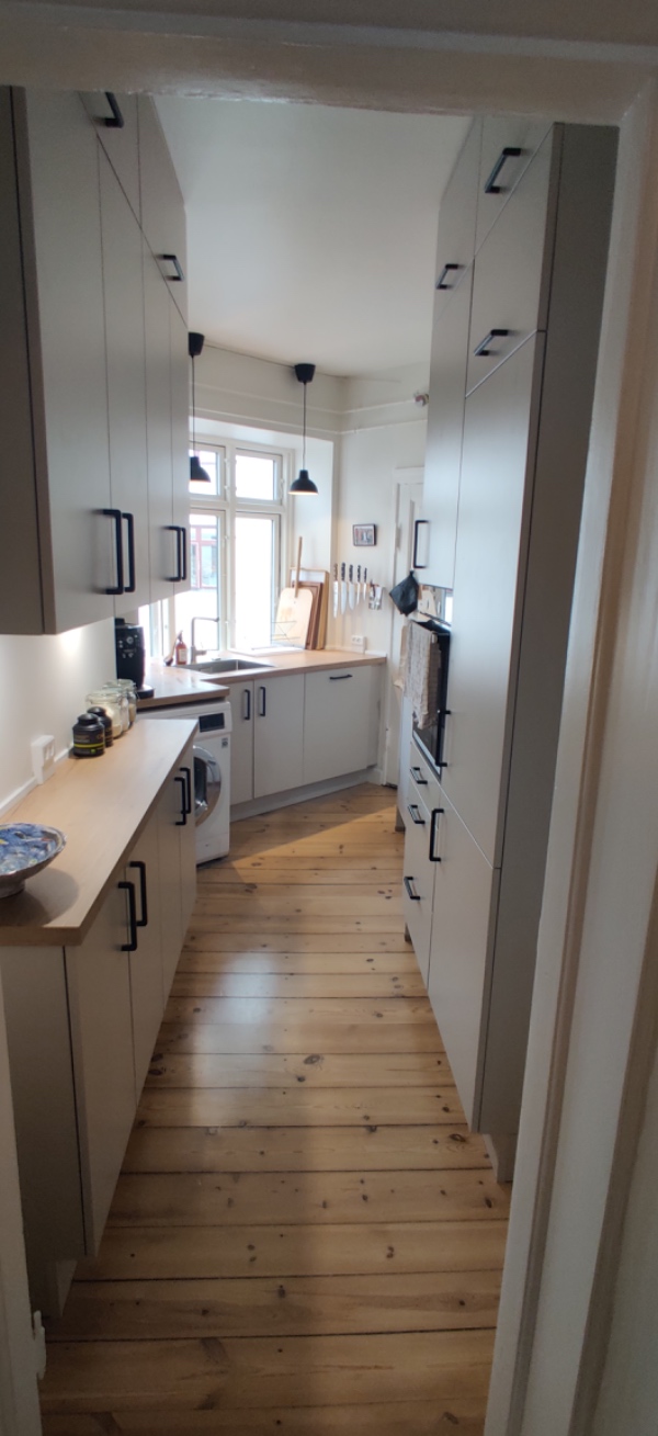 Opsætning af køkken overskabe