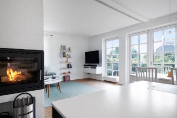 Rengøring af gulv, toiletter og køkken ved indflytning i murermestervilla