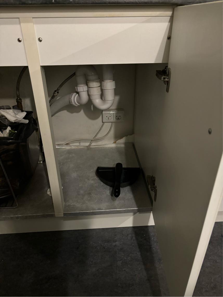 Afmontinger af underskab + montering af vaskemaskine